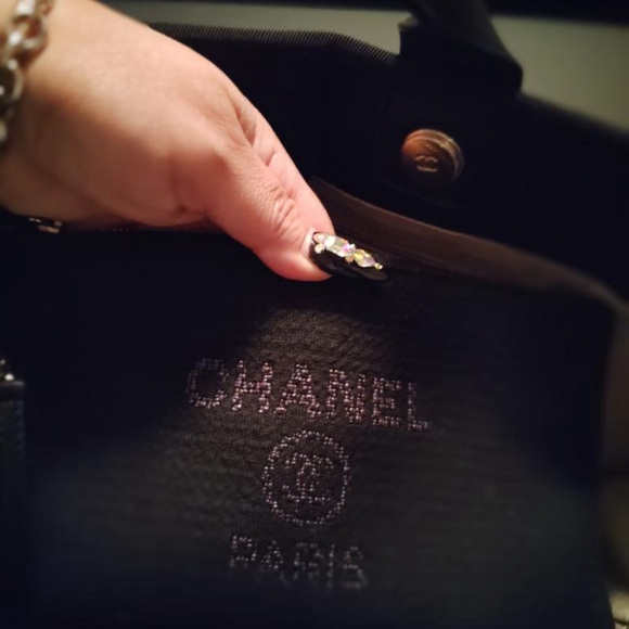 🛑SOLD 🇺🇸 Sale Authentic Chanel Mixed Fibers Deauville Tote Gold hardware - Picture 3 of 6